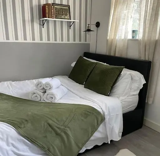 One Bedroom Putney Village Flat