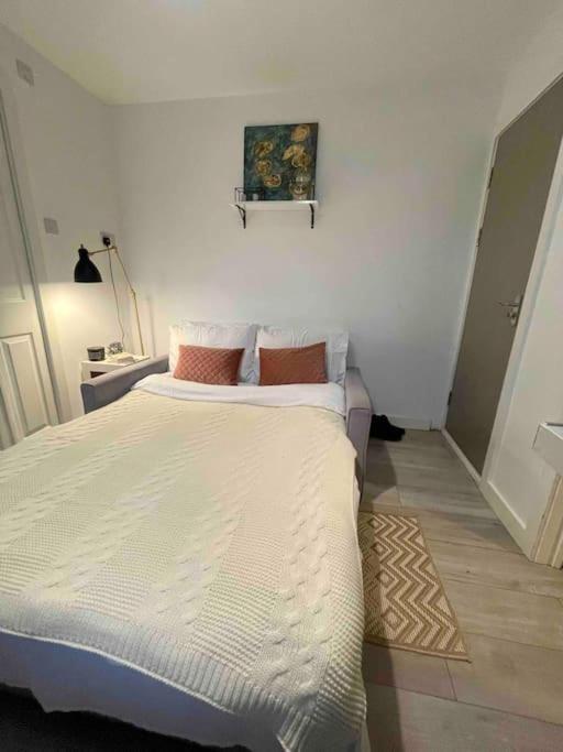 One Bedroom Putney Village Flat Apartment *
