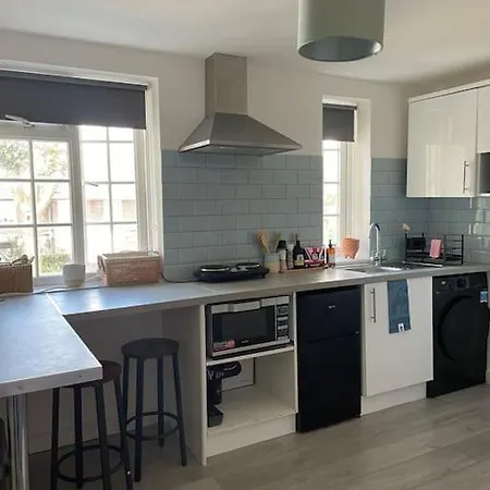One Bedroom Putney Village Flat Londen Buitenkant foto