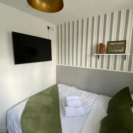 One Bedroom Putney Village Flat Londen Buitenkant foto