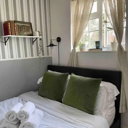 One Bedroom Putney Village Flat Londen Buitenkant foto