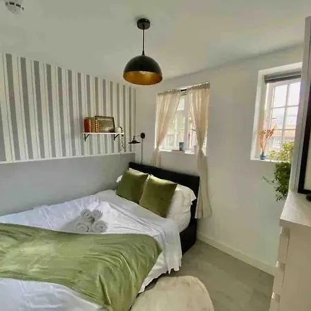 One Bedroom Putney Village Flat Londen Buitenkant foto